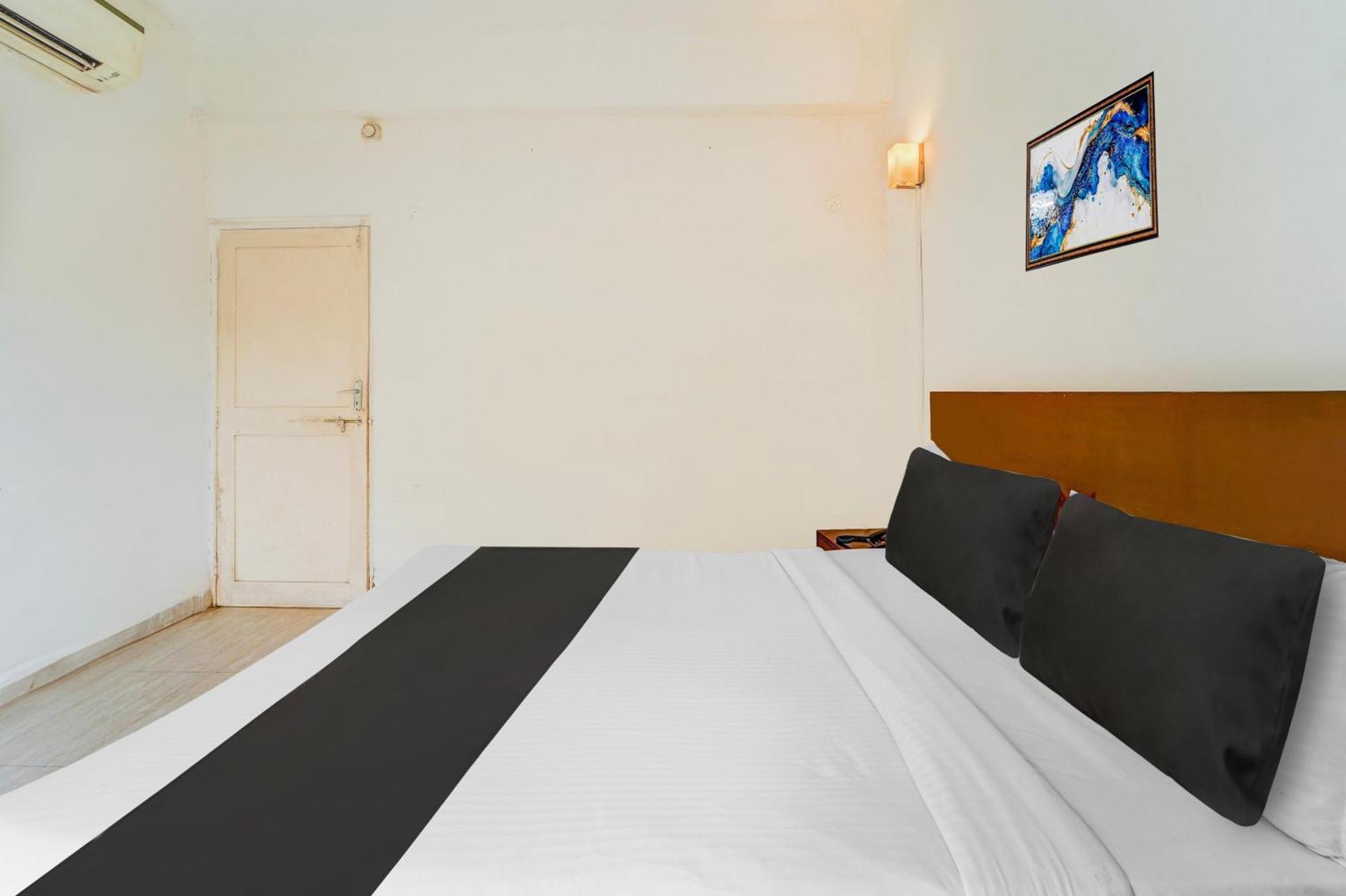 Super Townhouse Calangute - Baga Circle Formerly Park Avenue Bagian luar foto