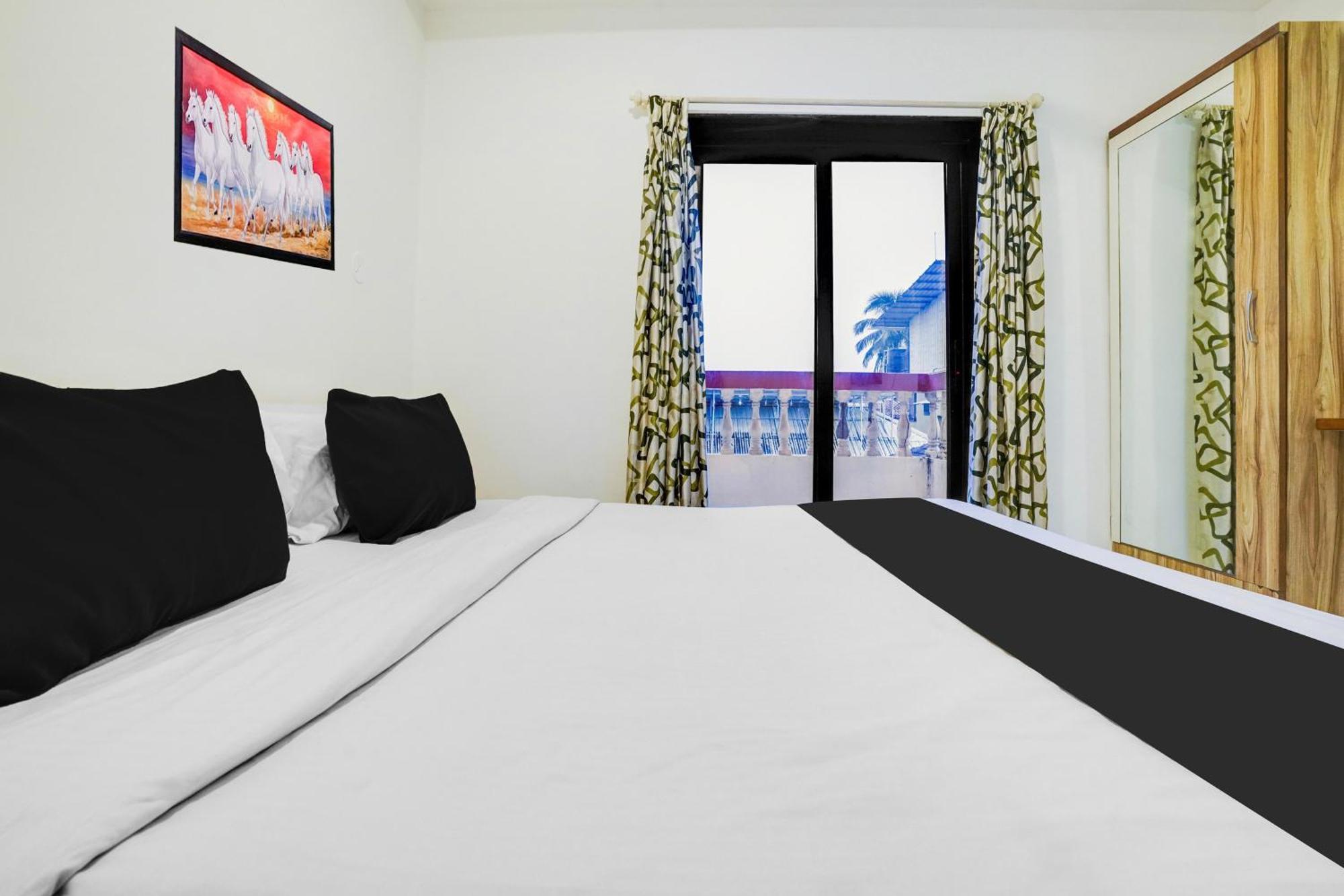 Super Townhouse Calangute - Baga Circle Formerly Park Avenue Bagian luar foto